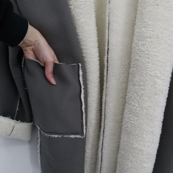 Mavericks Faux Shearling Jacket Womens M/L Gray Rich Auntie Core Cozy Lounge NWT - Picture 7 of 16